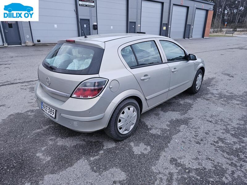 Opel Astra vaihtoauto