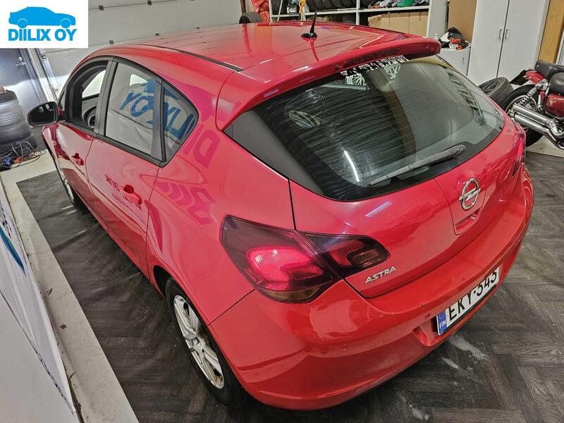 Opel Astra vaihtoauto