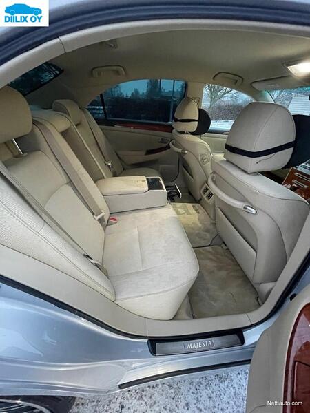 Toyota Crown vaihtoauto