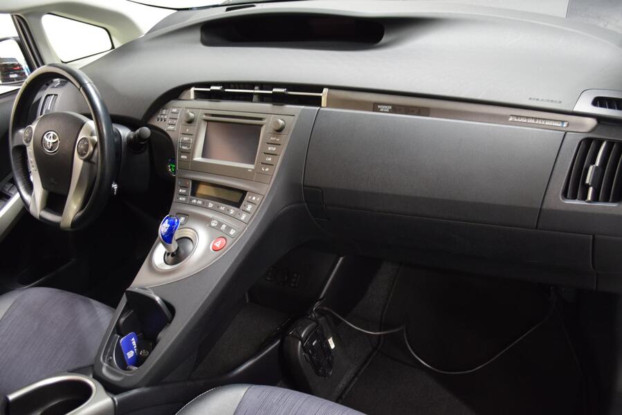 Toyota Prius Plug-in vaihtoauto