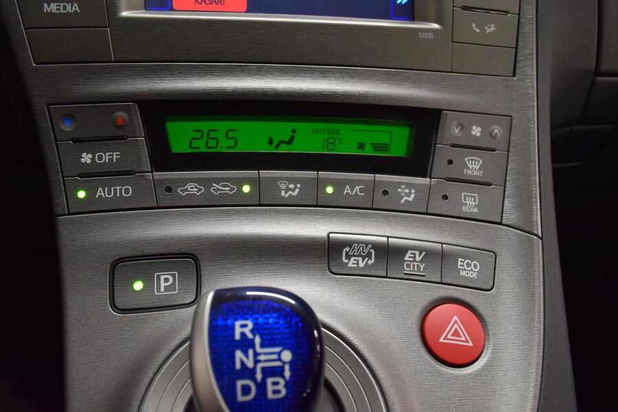 Toyota Prius Plug-in vaihtoauto