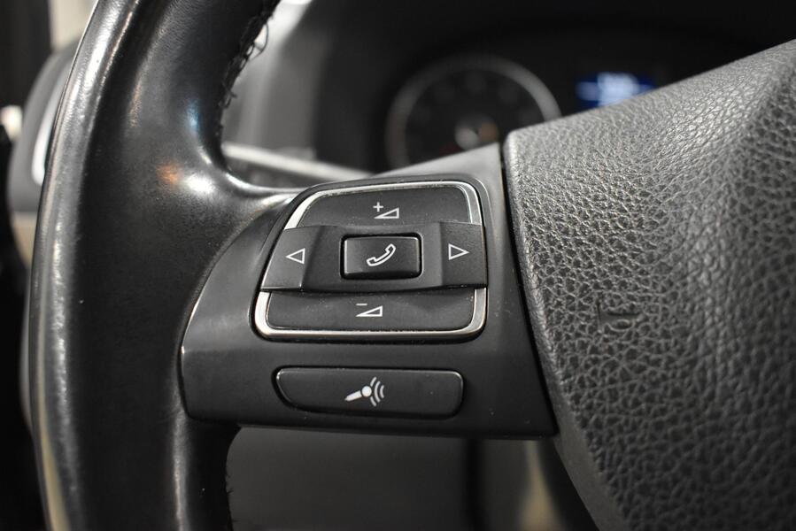 Volkswagen Touran vaihtoauto