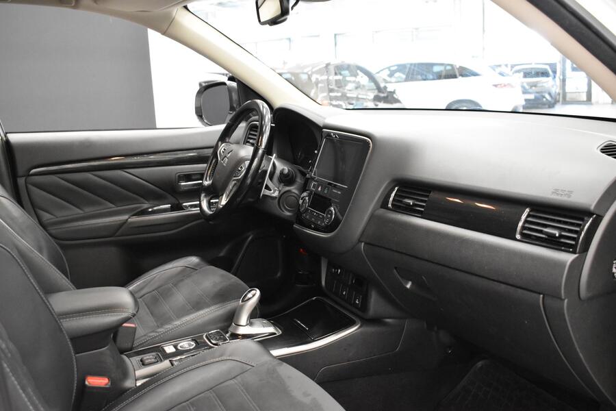 Mitsubishi Outlander PHEV vaihtoauto