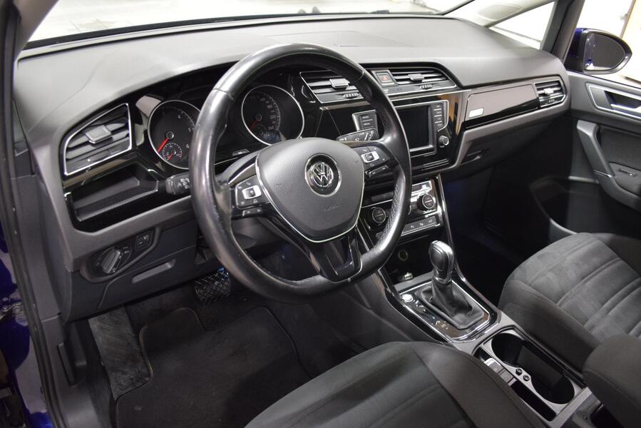 Volkswagen Touran vaihtoauto