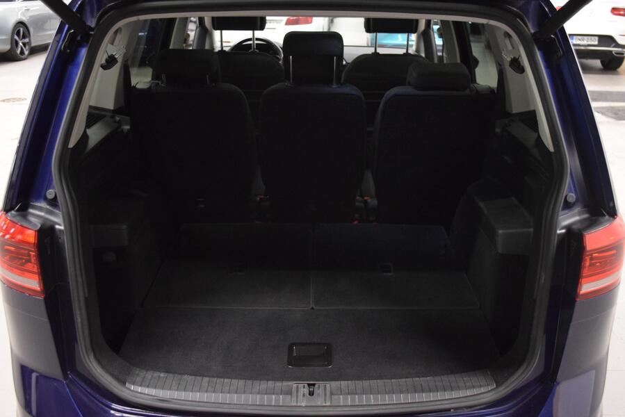 Volkswagen Touran vaihtoauto