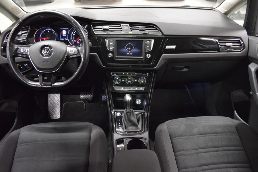 Volkswagen Touran vaihtoauto