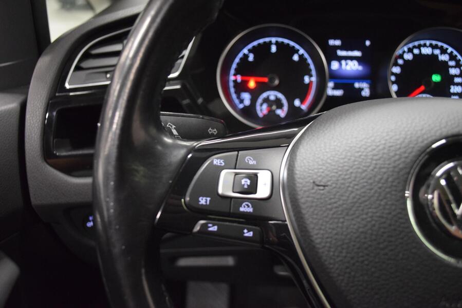 Volkswagen Touran vaihtoauto