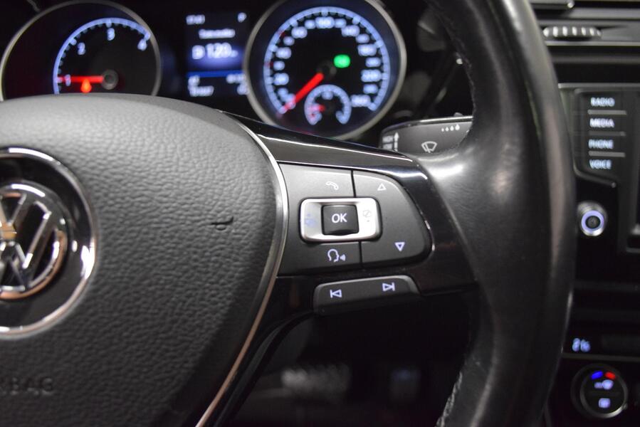 Volkswagen Touran vaihtoauto