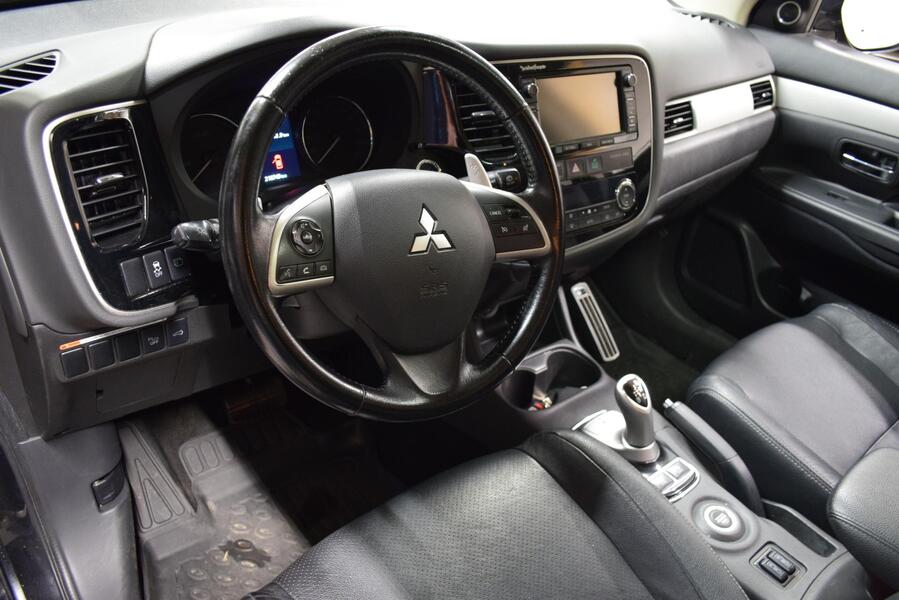 Mitsubishi Outlander PHEV vaihtoauto