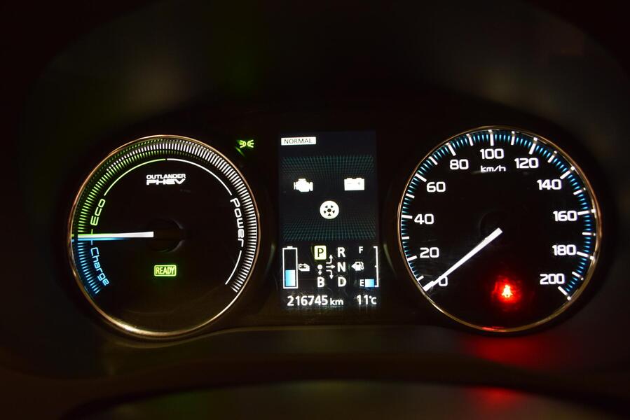 Mitsubishi Outlander PHEV vaihtoauto