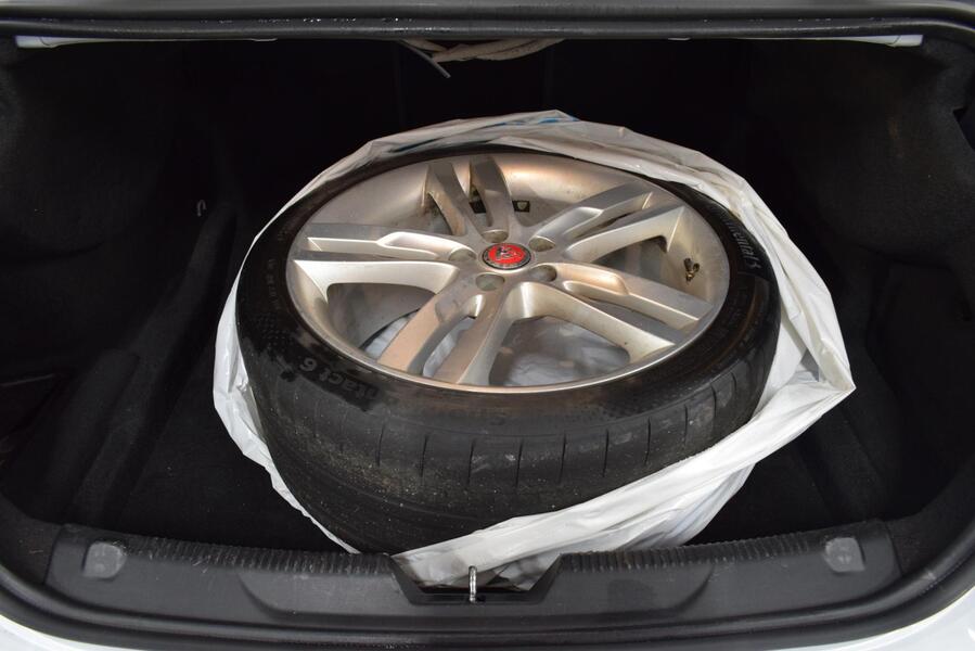 Jaguar XE vaihtoauto