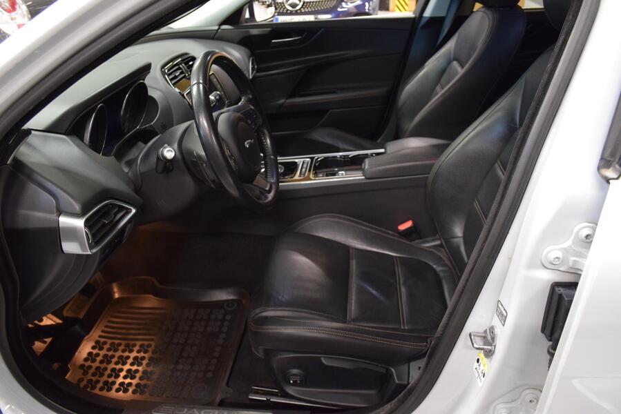 Jaguar XE vaihtoauto