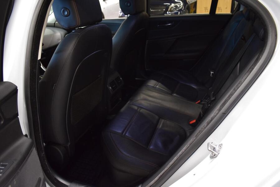 Jaguar XE vaihtoauto