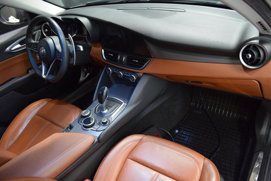 Alfa Romeo Giulia vaihtoauto