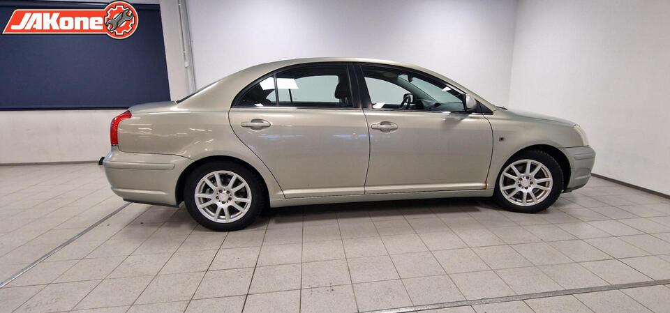 Toyota Avensis vaihtoauto