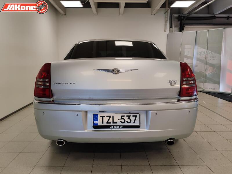 Chrysler 300C vaihtoauto