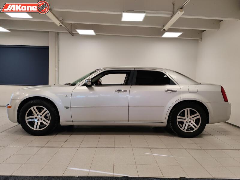 Chrysler 300C vaihtoauto