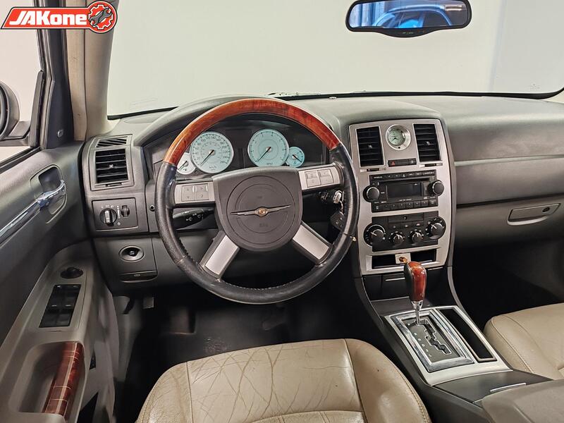 Chrysler 300C vaihtoauto