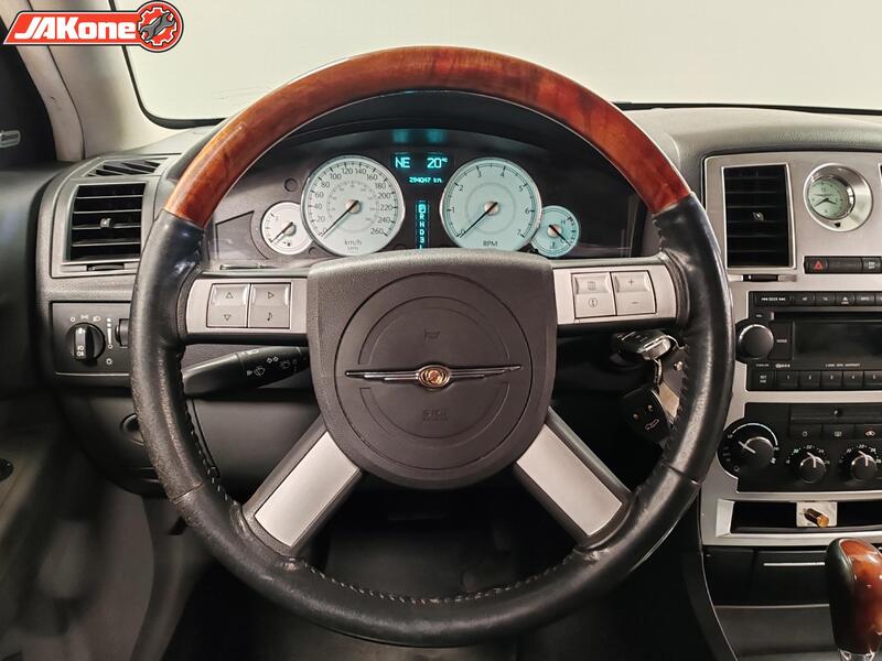 Chrysler 300C vaihtoauto