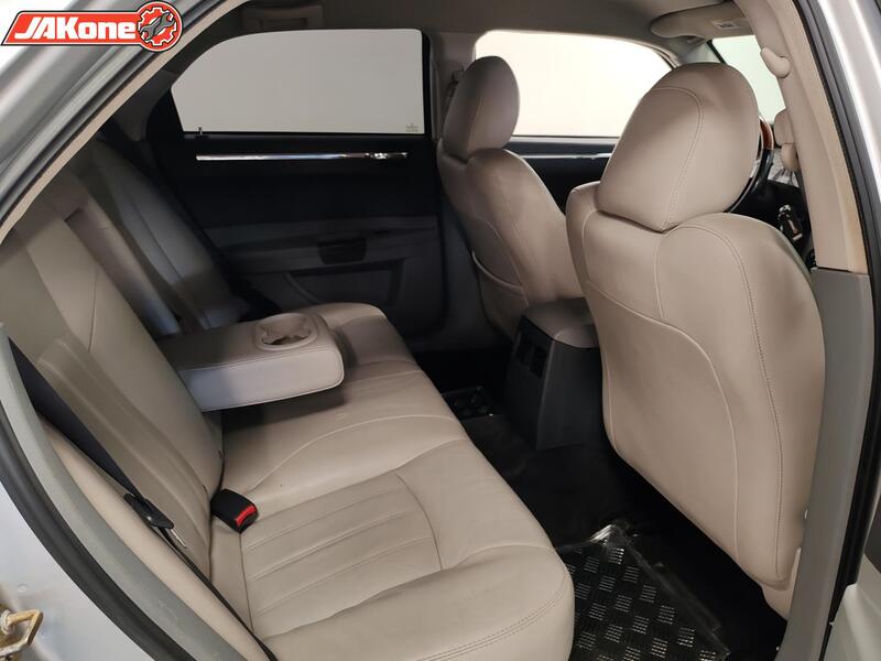 Chrysler 300C vaihtoauto