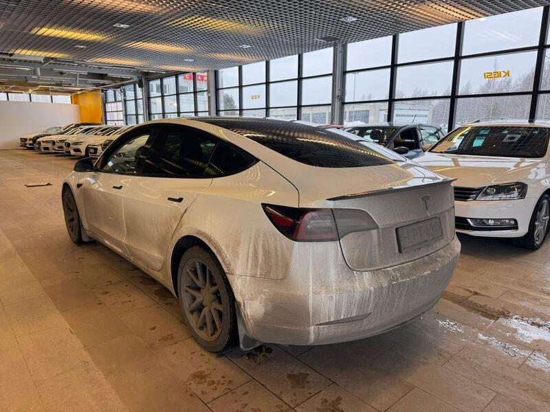 Tesla Model 3 vaihtoauto