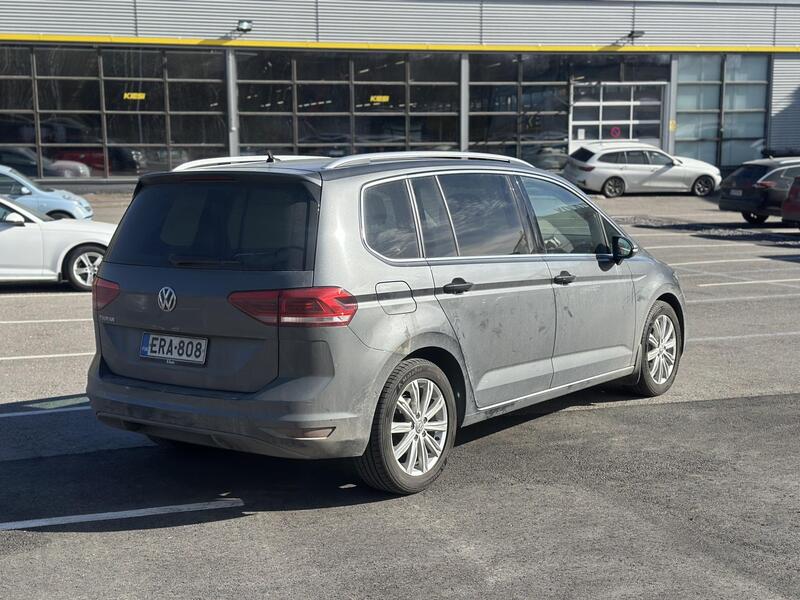 Volkswagen Touran vaihtoauto