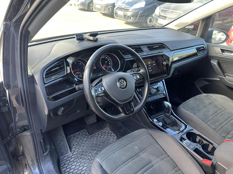 Volkswagen Touran vaihtoauto