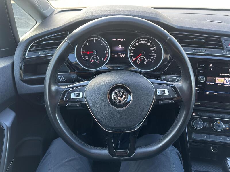 Volkswagen Touran vaihtoauto