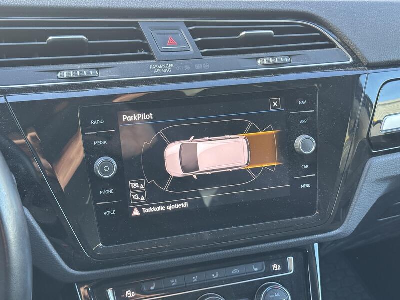 Volkswagen Touran vaihtoauto