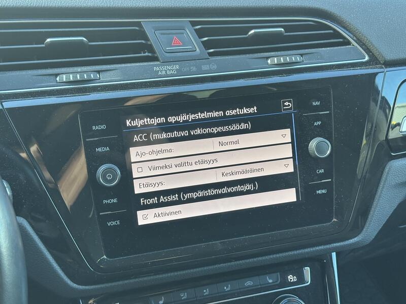 Volkswagen Touran vaihtoauto