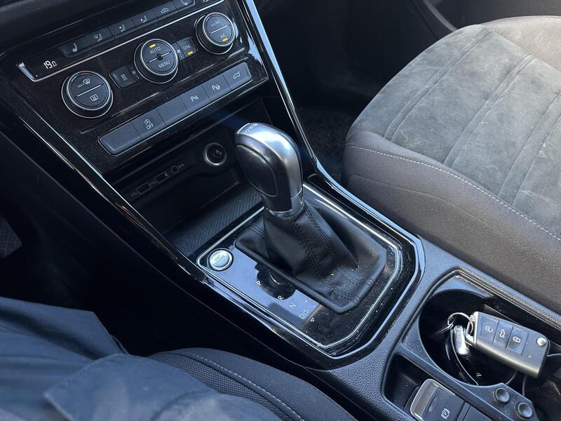 Volkswagen Touran vaihtoauto