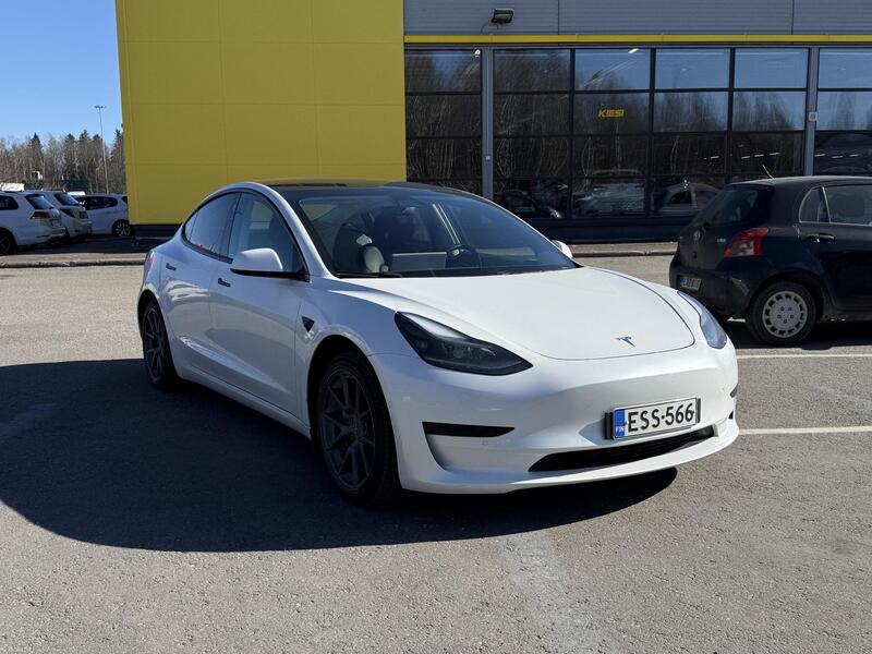 Tesla Model 3 vaihtoauto