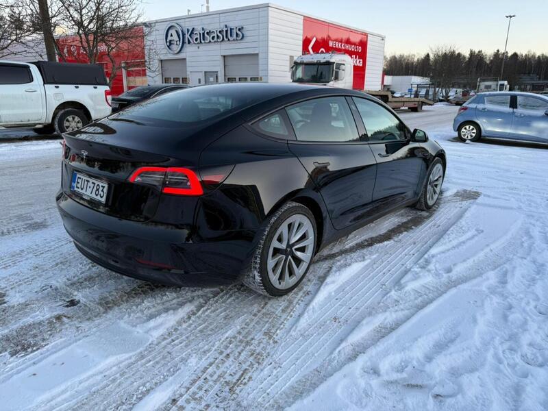 Tesla Model 3 vaihtoauto