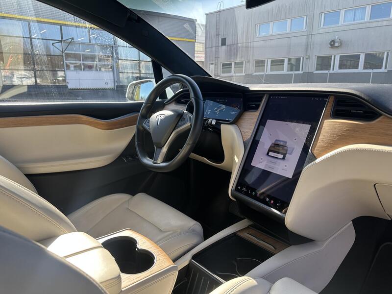 Tesla Model X vaihtoauto