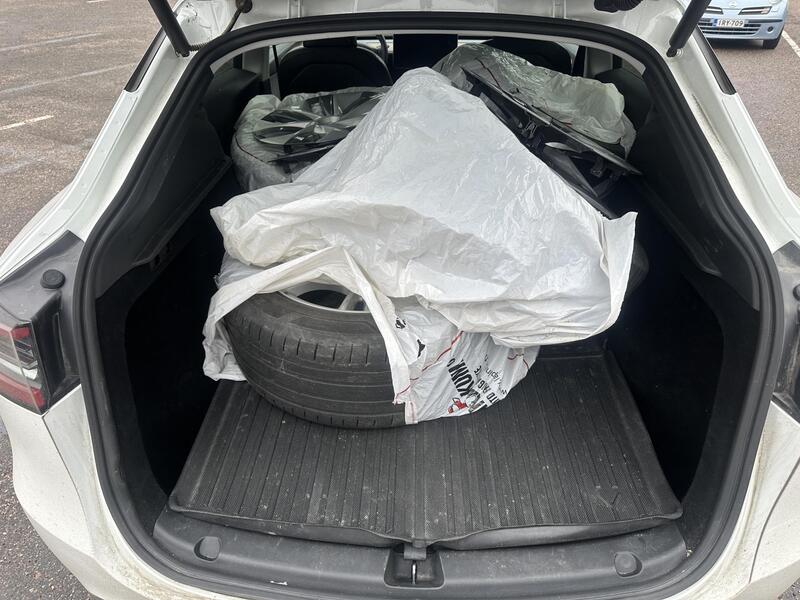 Tesla Model Y vaihtoauto