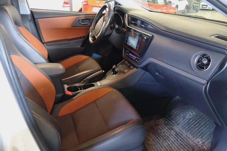 Toyota Auris vaihtoauto