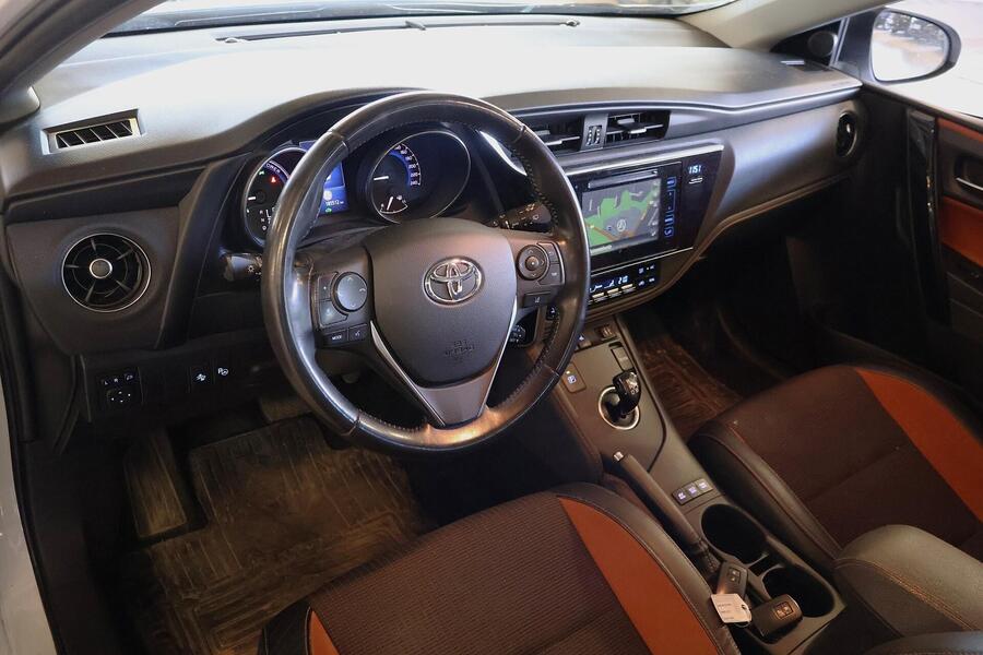 Toyota Auris vaihtoauto