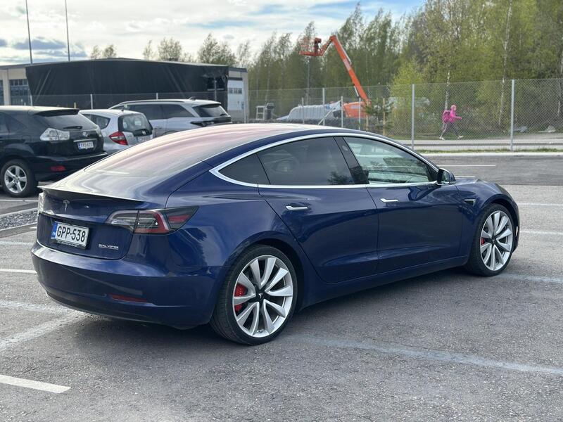 Tesla Model 3 vaihtoauto
