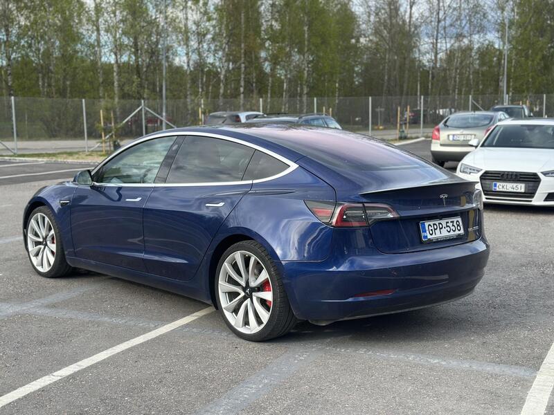 Tesla Model 3 vaihtoauto