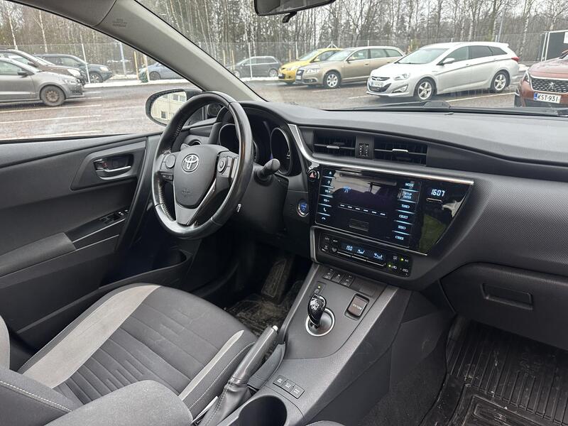 Toyota Auris vaihtoauto