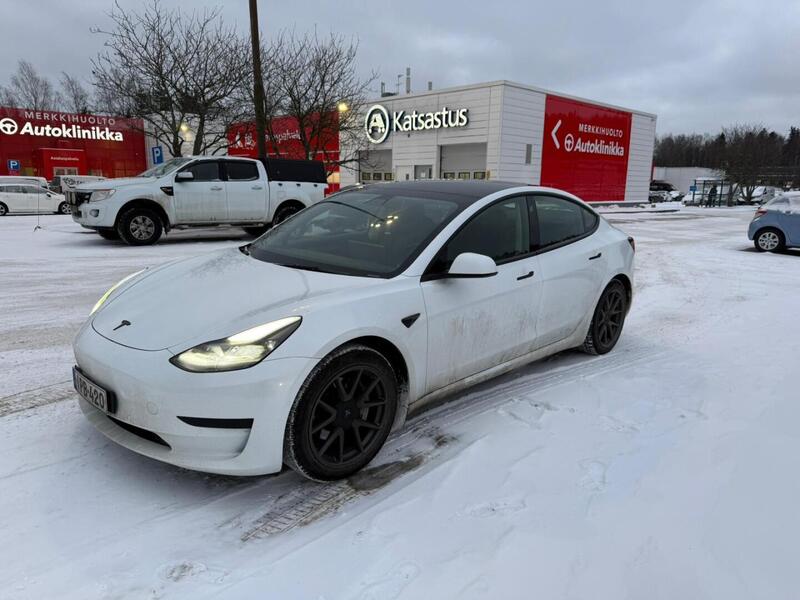 Tesla Model 3 vaihtoauto