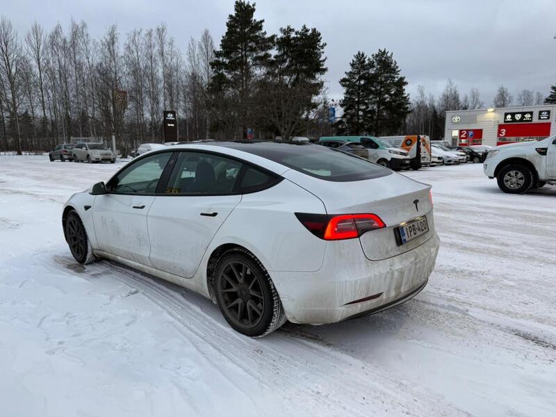 Tesla Model 3 vaihtoauto