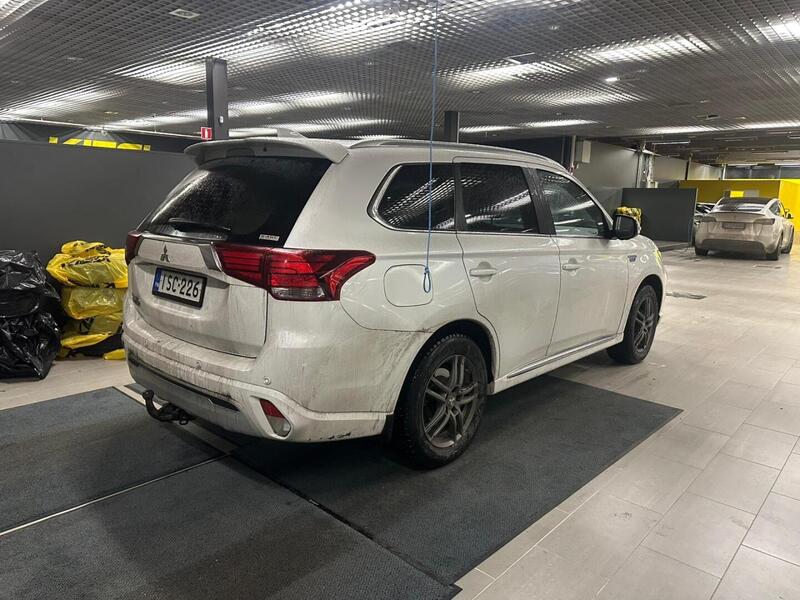 Mitsubishi Outlander PHEV vaihtoauto