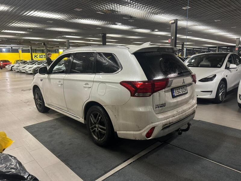 Mitsubishi Outlander PHEV vaihtoauto
