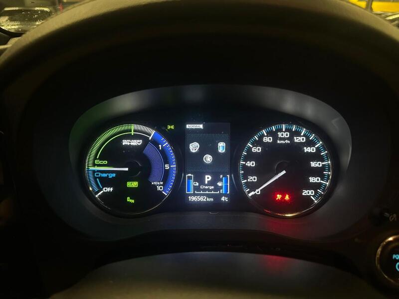 Mitsubishi Outlander PHEV vaihtoauto