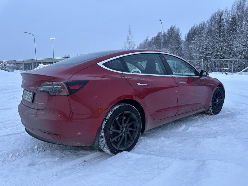 Tesla Model 3 vaihtoauto
