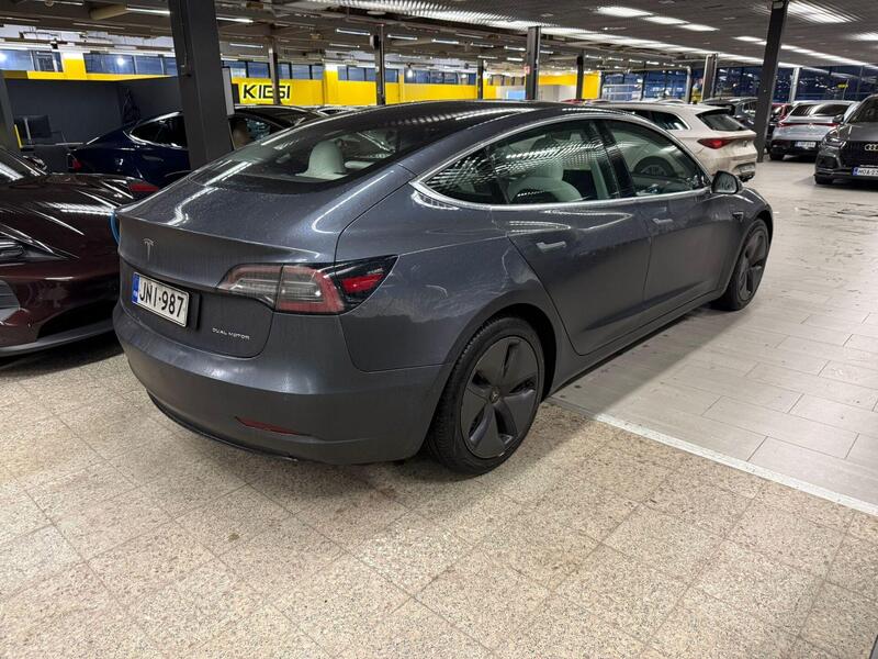 Tesla Model 3 vaihtoauto