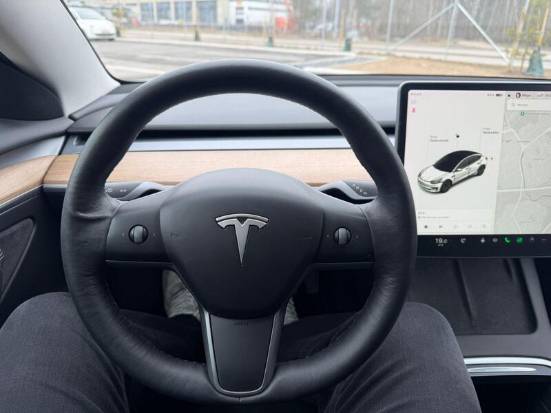 Tesla Model 3 vaihtoauto