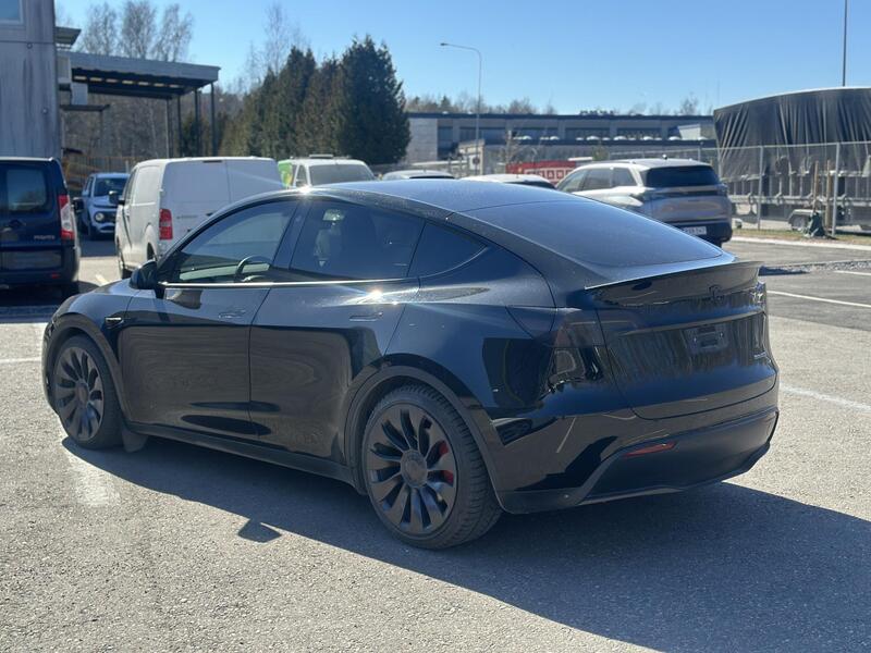 Tesla Model Y vaihtoauto