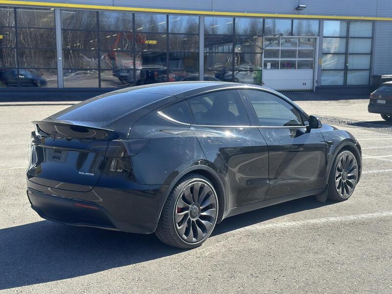 Tesla Model Y vaihtoauto
